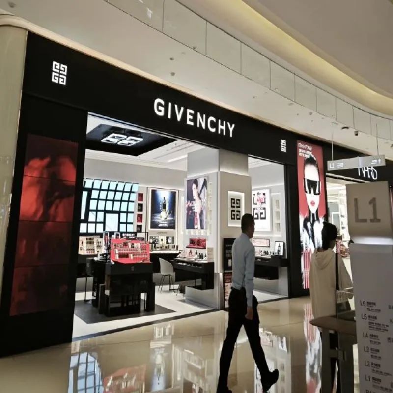 香水、化妆品越来越“卖不动”了,为何国际美妆品牌还抱团涨价?